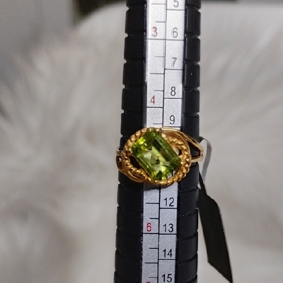 SALE! New 10kt Solid Gold Genuine Peridot Engagement/Gift Ring W Box - Picture 6 of 14